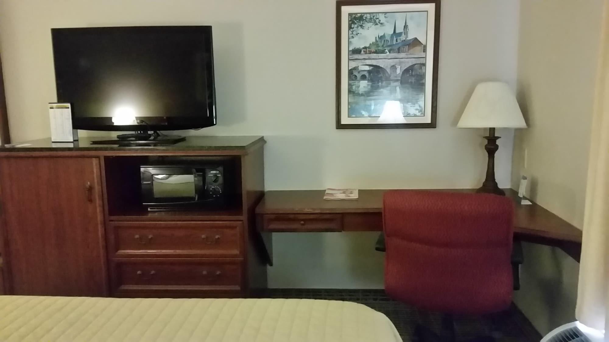 Baymont By Wyndham Lafayette Airport Hotel Exterior photo