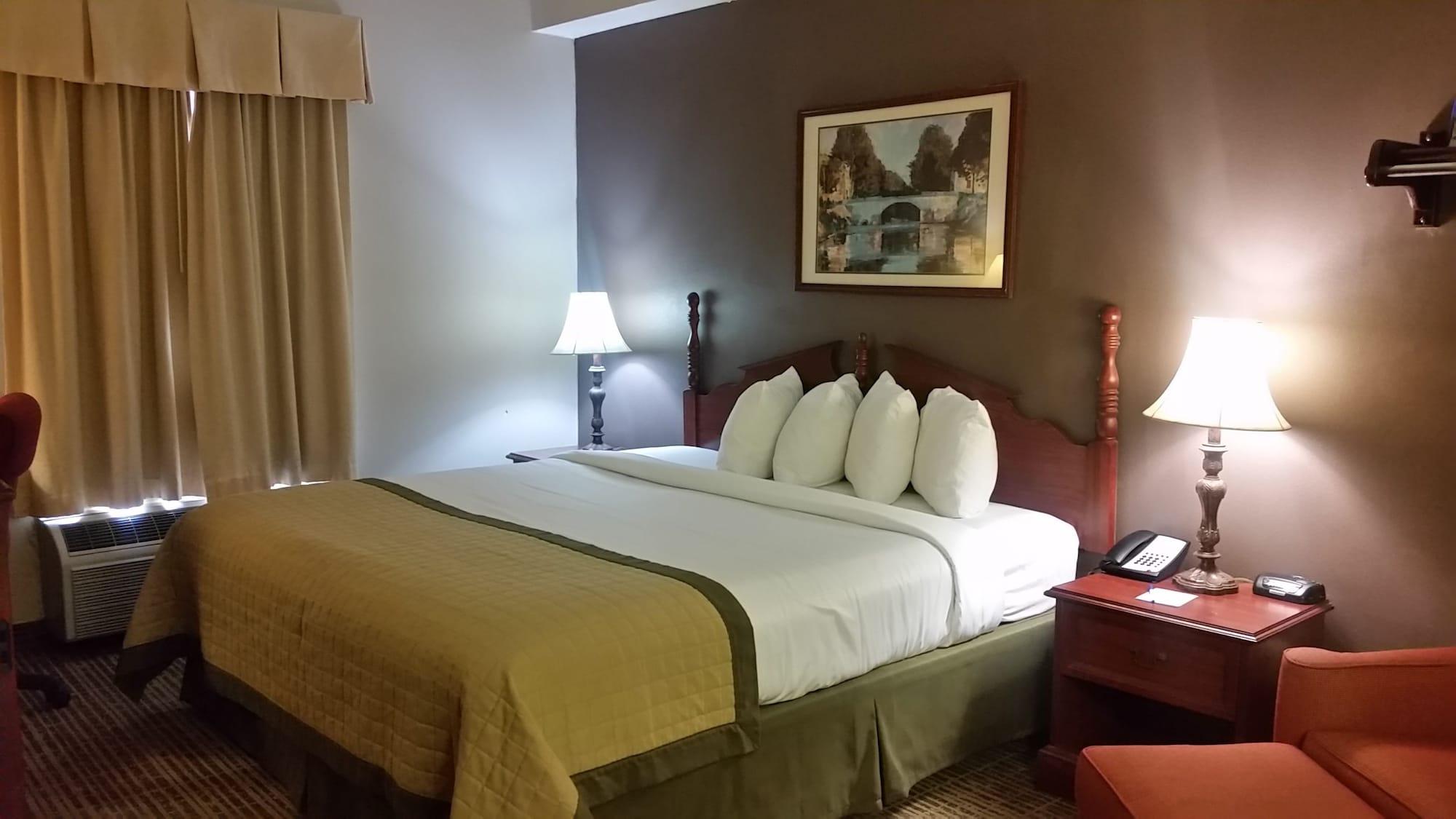 Baymont By Wyndham Lafayette Airport Hotel Exterior photo