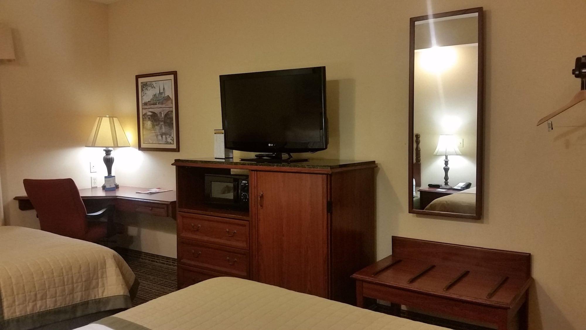 Baymont By Wyndham Lafayette Airport Hotel Exterior photo