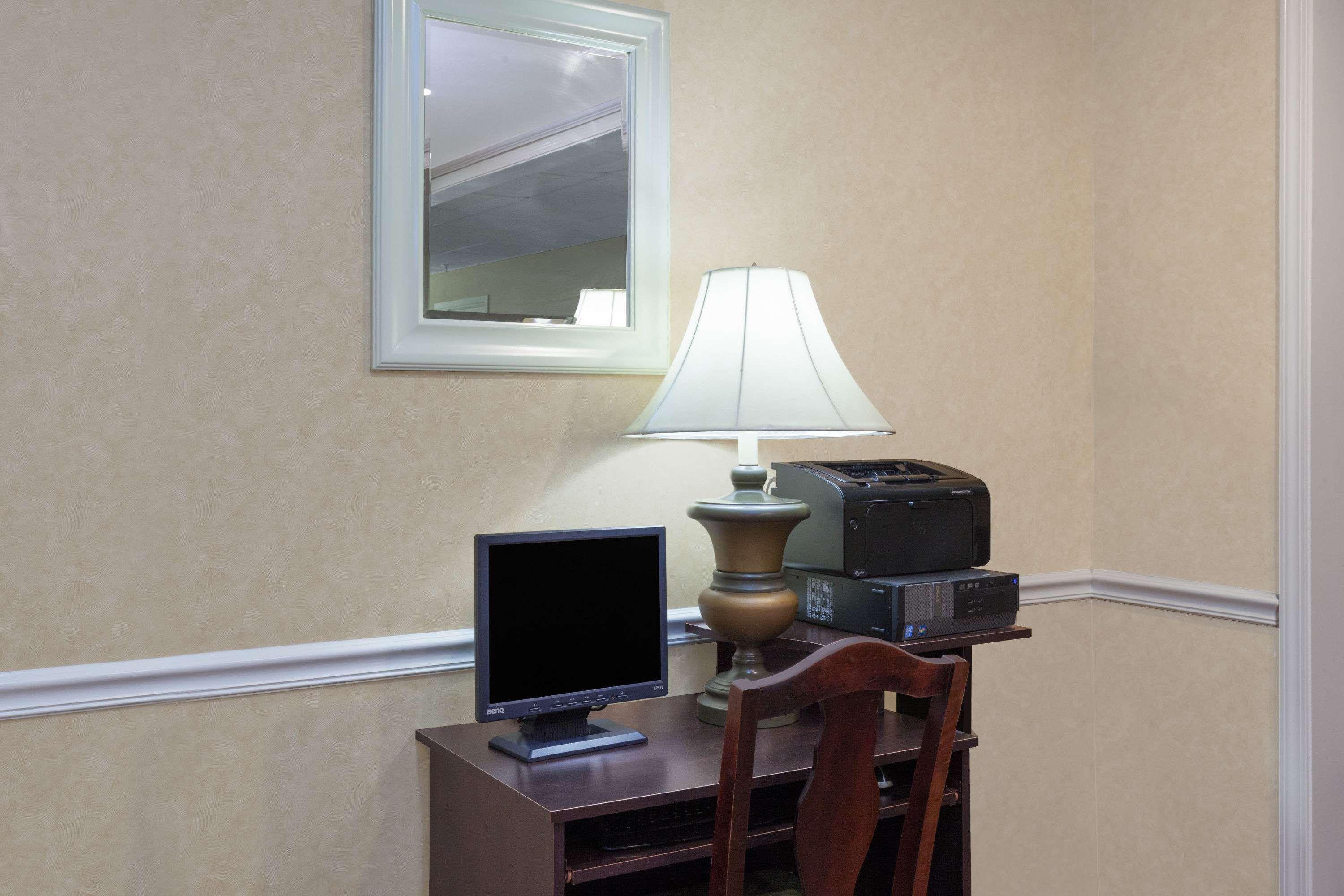Baymont By Wyndham Lafayette Airport Hotel Exterior photo