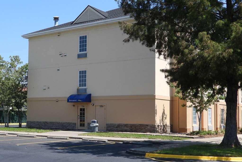 Baymont By Wyndham Lafayette Airport Hotel Exterior photo