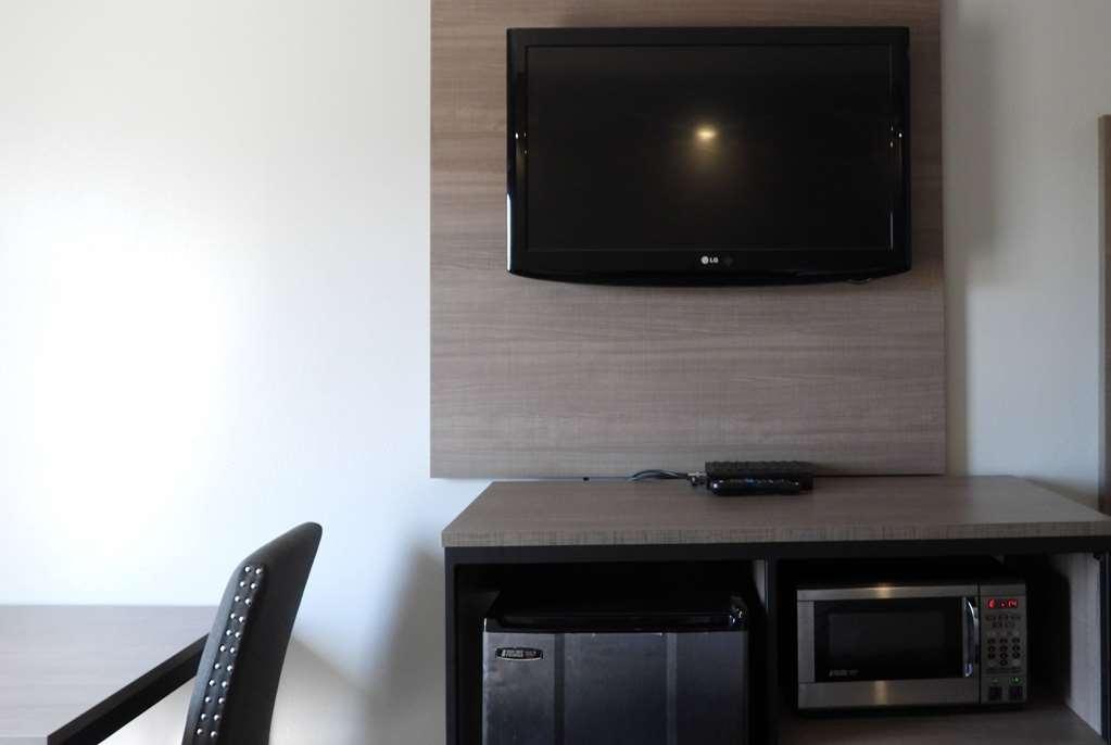 Baymont By Wyndham Lafayette Airport Hotel Room photo