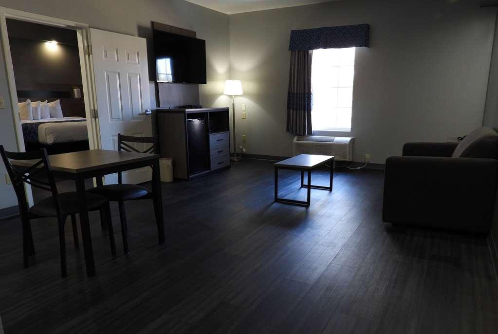 Baymont By Wyndham Lafayette Airport Hotel Room photo